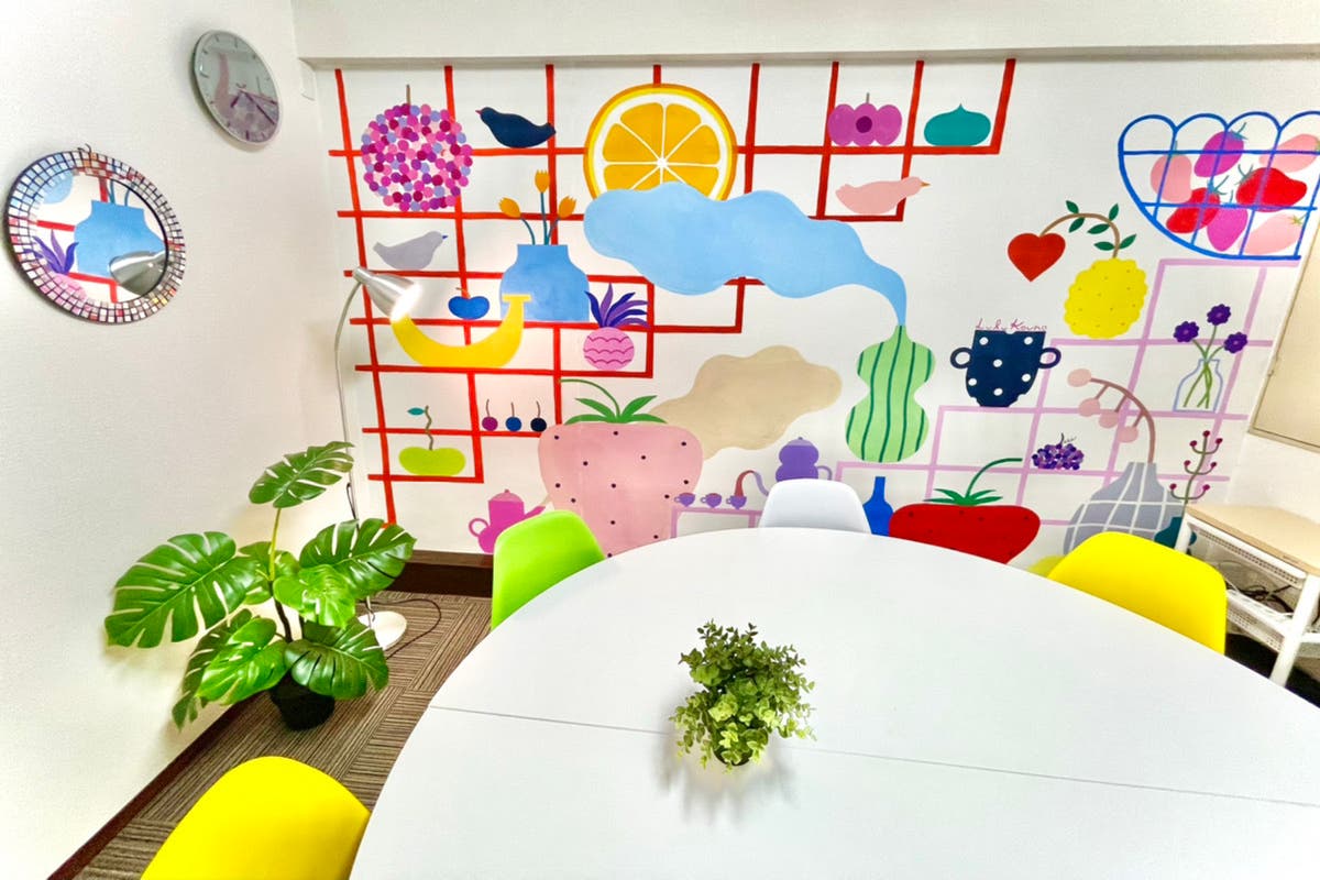 シス 名駅 名古屋駅徒歩2分 アーティストが手がけた壁画でおしゃれアート空間 ゆったり8名収容 プロジェクター無料 名駅 スペースマーケット