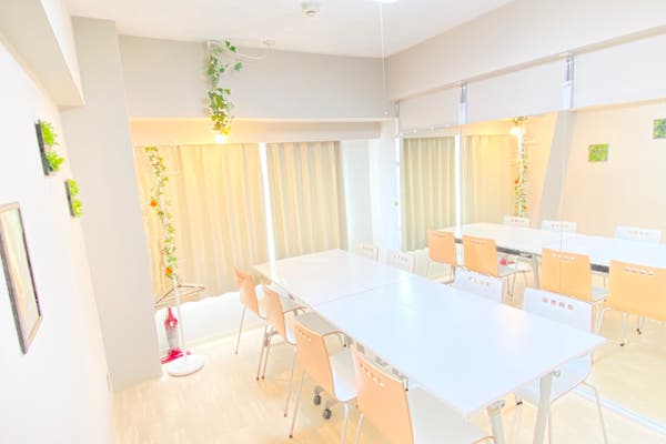 新大阪徒歩1分 壁一面鏡解放感抜群 明るくおしゃれな部屋 除菌消毒液設置 光回線無料wifi スペースマーケット 新大阪徒歩1分 壁一面鏡解放感抜群 明るくおしゃれな部屋 除菌消毒液設置 光回線無料wifi スペースマーケット