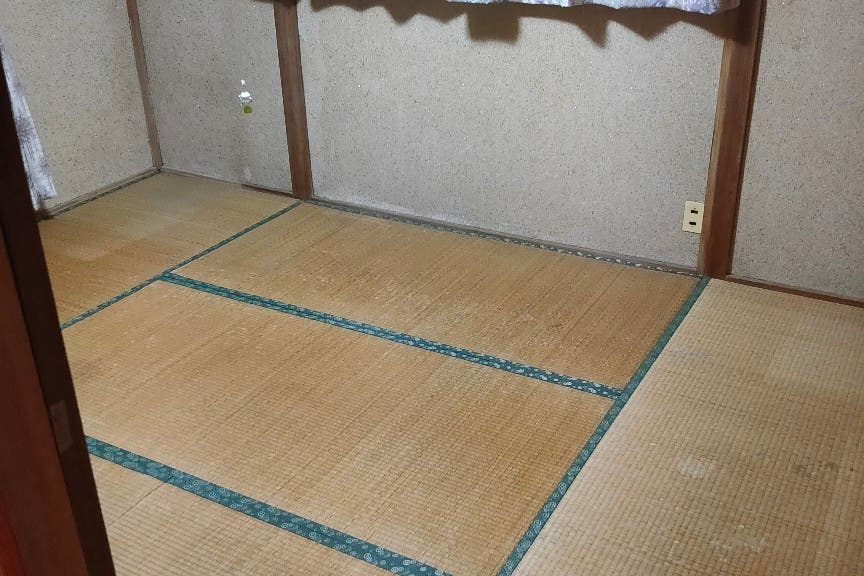 梓橋駅から徒歩15分 古い一軒家の2階の6畳と1畳分の押し入れです 物置代わりに使ってください スペースマーケット 梓橋駅から徒歩15分 古い一軒家の2階の6畳と1畳分の押し入れです 物置代わりに使ってください スペースマーケット