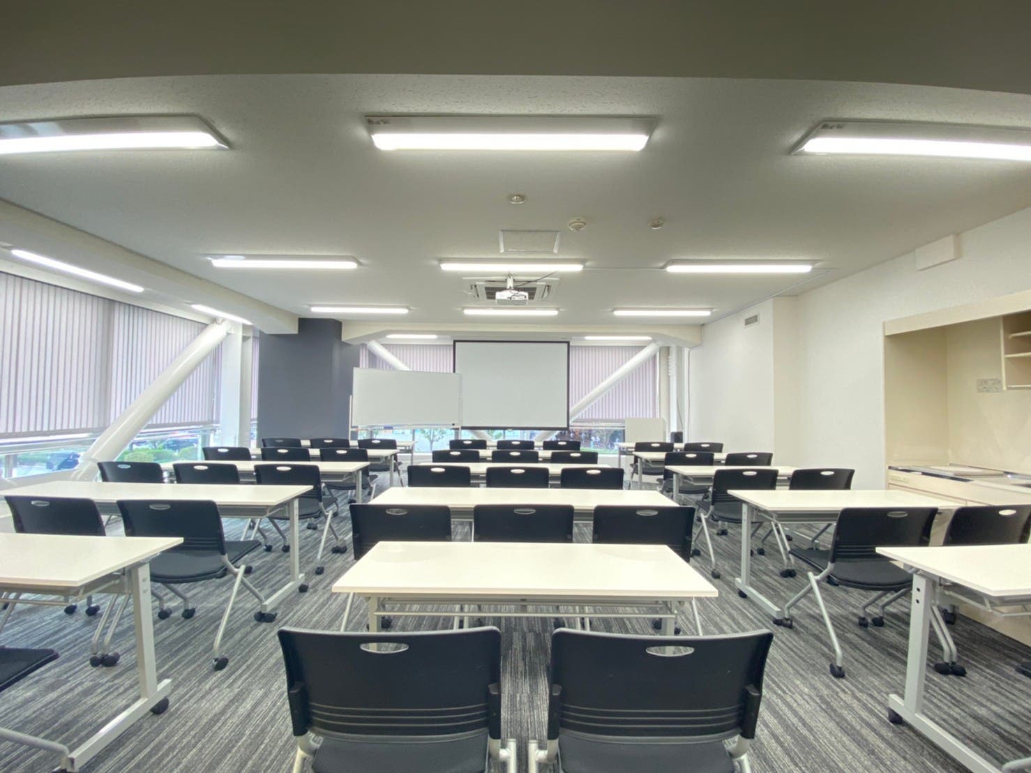 東京駅 八重洲口から 徒歩1分 無料wifi あり Time Sharing Biz 東京駅前 東京駅 1分 オプション