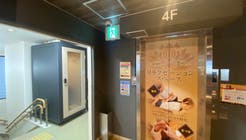 ＜RemoteworkBOX RAKU SPA1010神田店【No.1】＞完全個室⭐️Wi-Fi無料！テレワーク/Zoom/自習の写真2