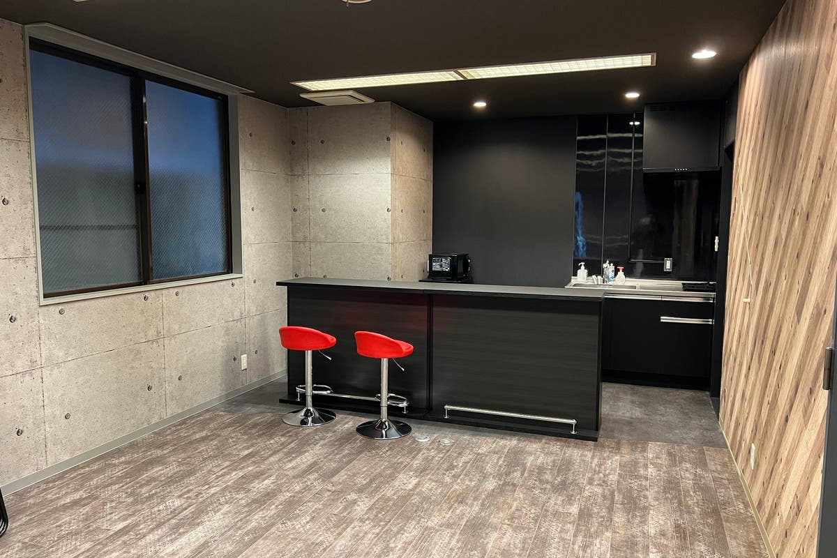 オープン記念割 第三スペース 新橋2fblack 駅徒歩2分 ミニキッチン パーティー 撮影ができるお洒落な会議室 スペースマーケット オープン記念割 第三スペース 新橋2fblack 駅徒歩2分 ミニキッチン パーティー 撮影ができるお洒落な会議室 スペースマーケット