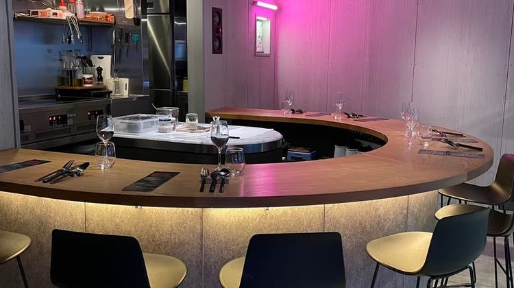 渋谷青山エリアの円形カウンターのダイニングバー 渋谷トリュフパスタの名店レン 渋谷青山エリアの円形カウンターのダイニングバー 渋谷トリュフパスタの名店レン