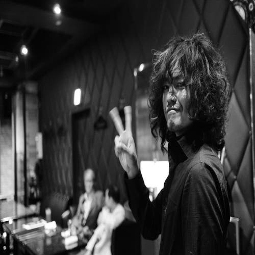 配信環境あり グランドピアノ ドラム等の設備充実 お洒落なlive Barなのでロケや撮影に最適 スペースマーケット